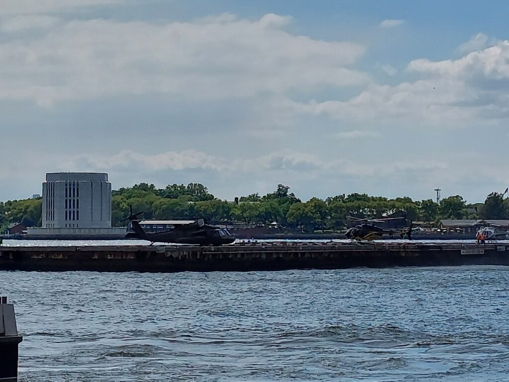 Huk tych helikopterów towarzyszył nam nieustannie na połudnuiowym Manhattanie